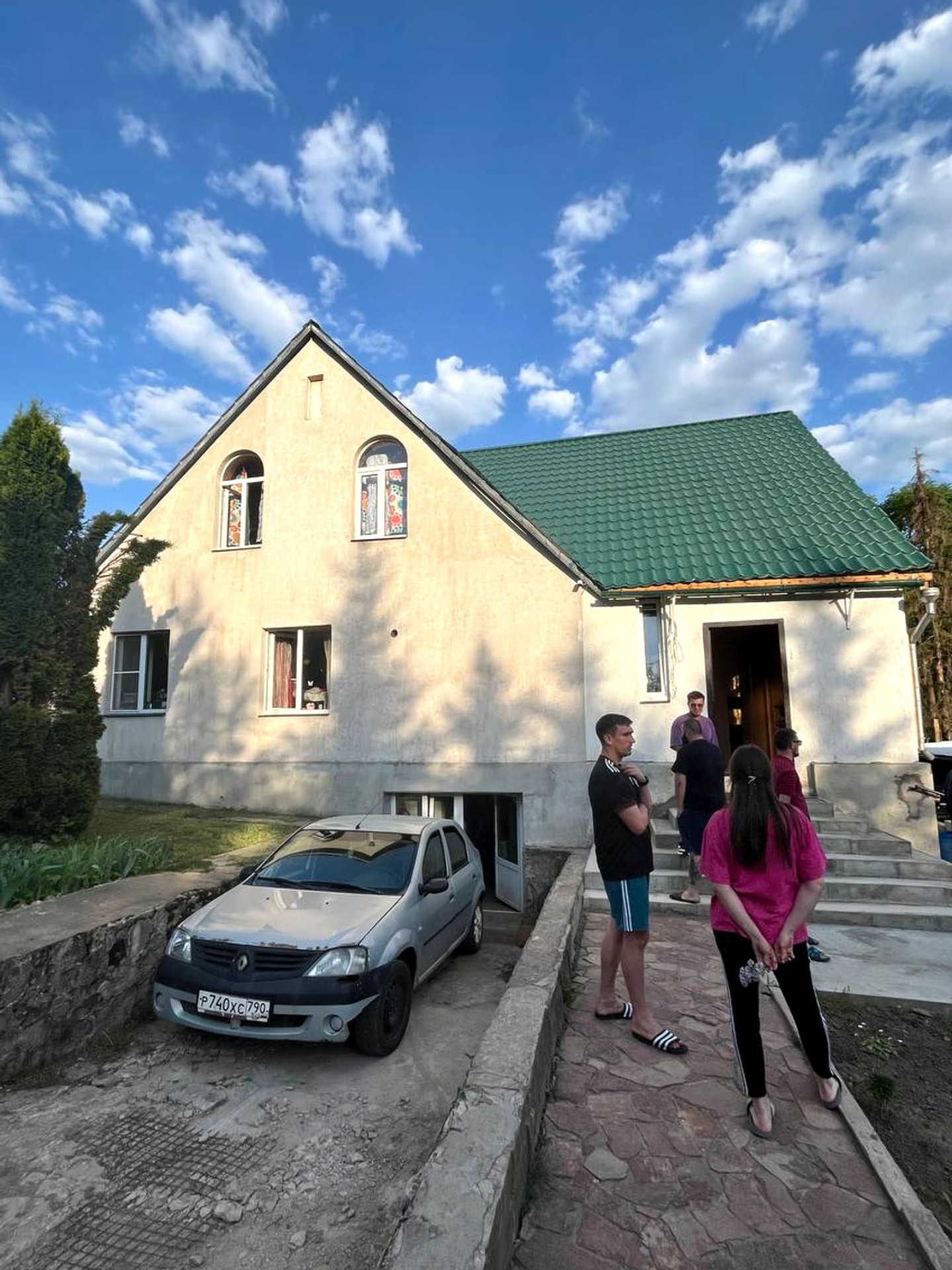 Тишина и быт дома: кружка у окна